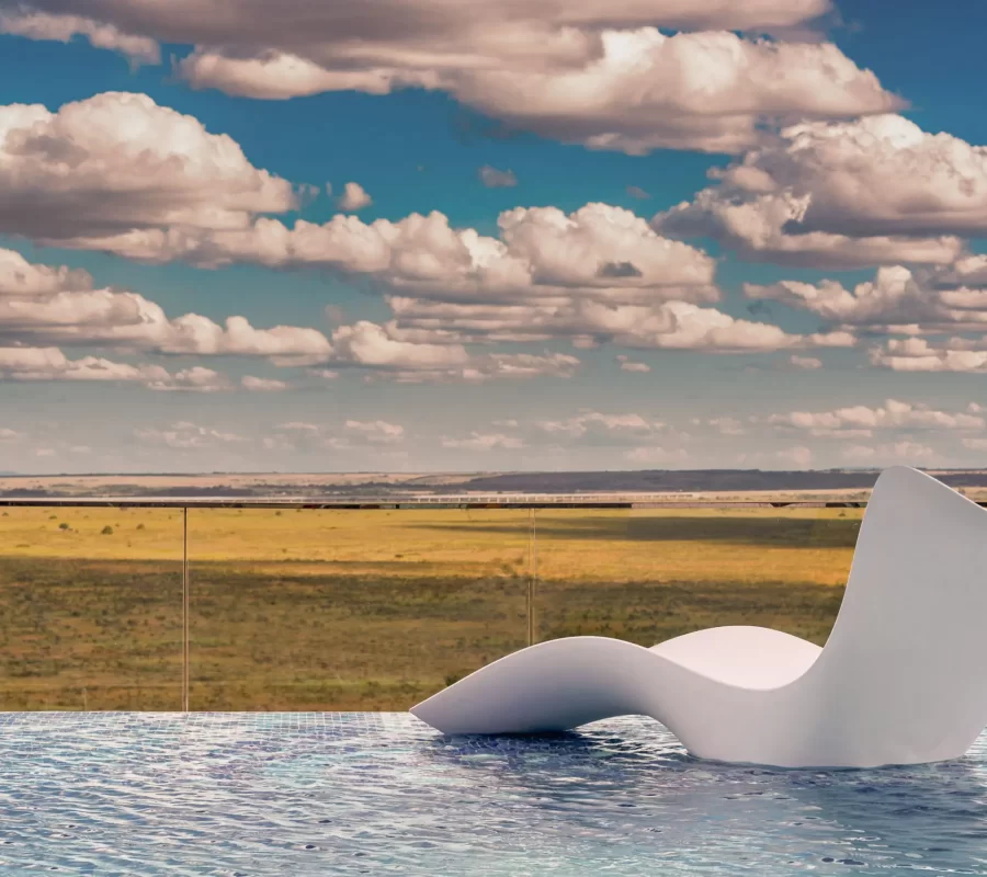 sun-lourger-sunbed-luxury-outdoor-furniture-surf-design-hotel-emara-ole-sereni-karim-rashid-vondom-5-scaled